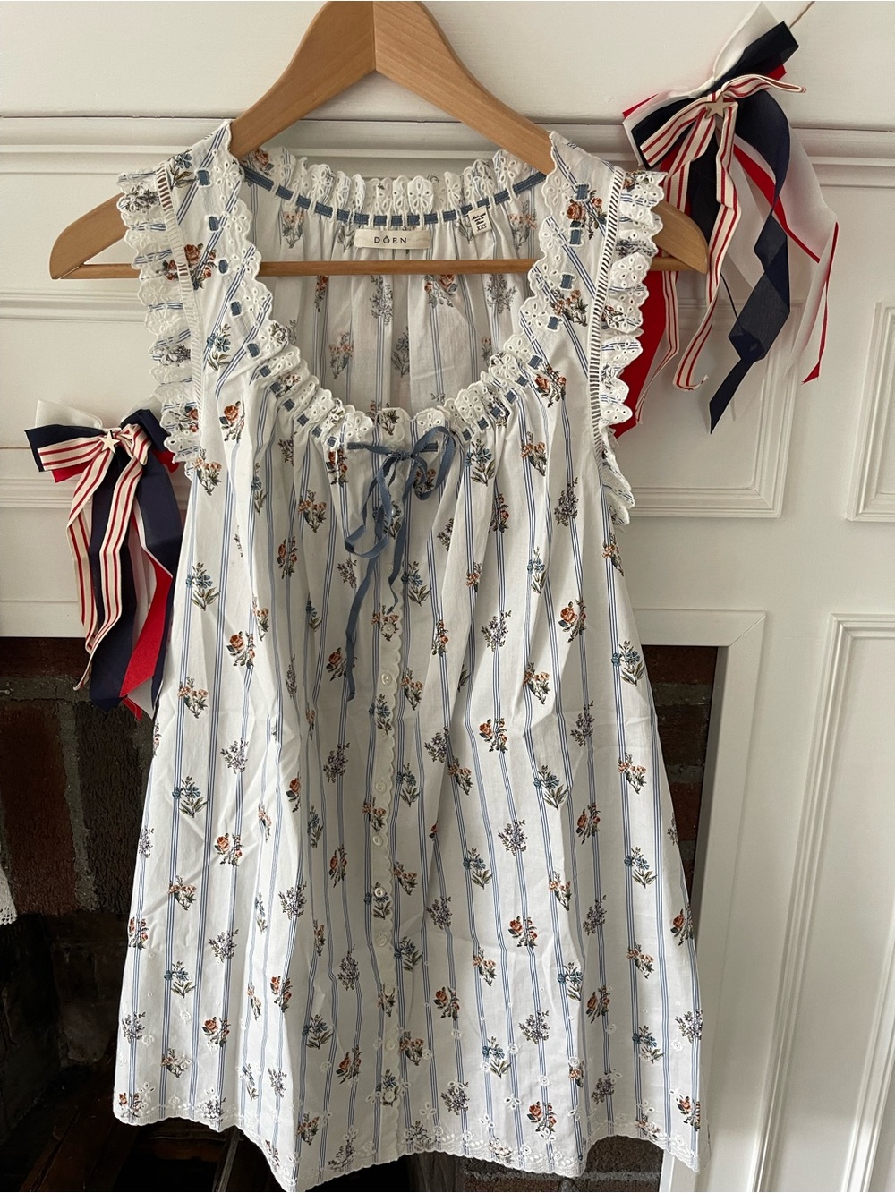 Doen Nessie dress xxs as new Floral Stripe Sleeveless Cotton Top in White & Blue